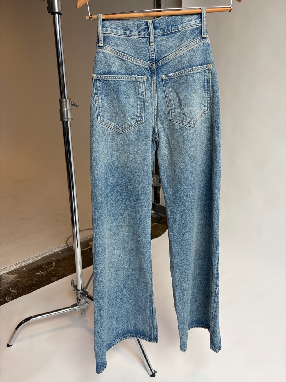 Free People We The Free Wide Leg Distressed Jeans Light Wash Size 24 NWT - Picture 2 of 8